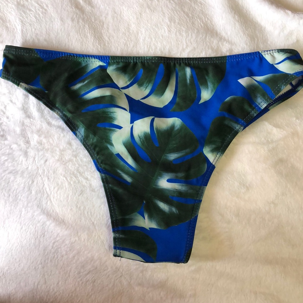 Two piece swimsuit - Picture 3 of 5